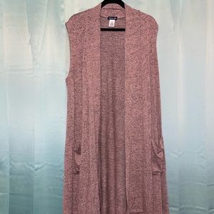 Light pink sleeveless cardigan with pockets